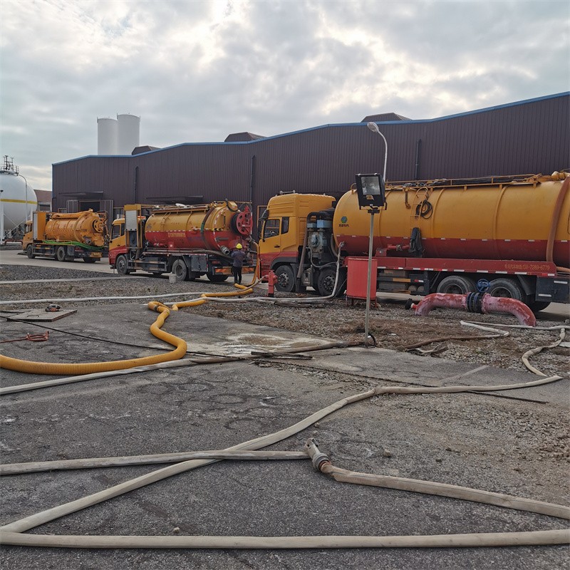 杨林街道污水池清理