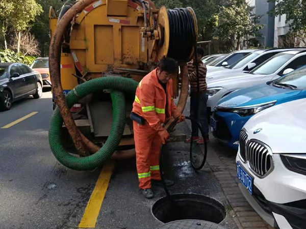 杨林街道排污管道清淤